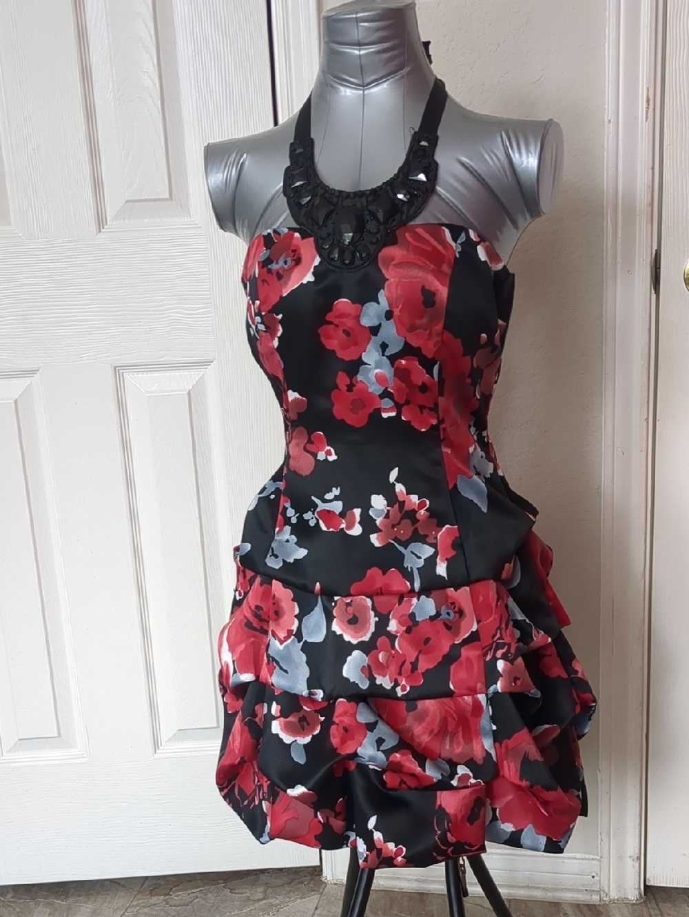 Jump Apparel Black Red Floral Beaded Halter Party Ballon Party Mini Dress 9/10